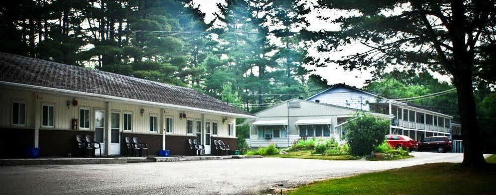 Pinedale Inn Gravenhurst Exterior foto
